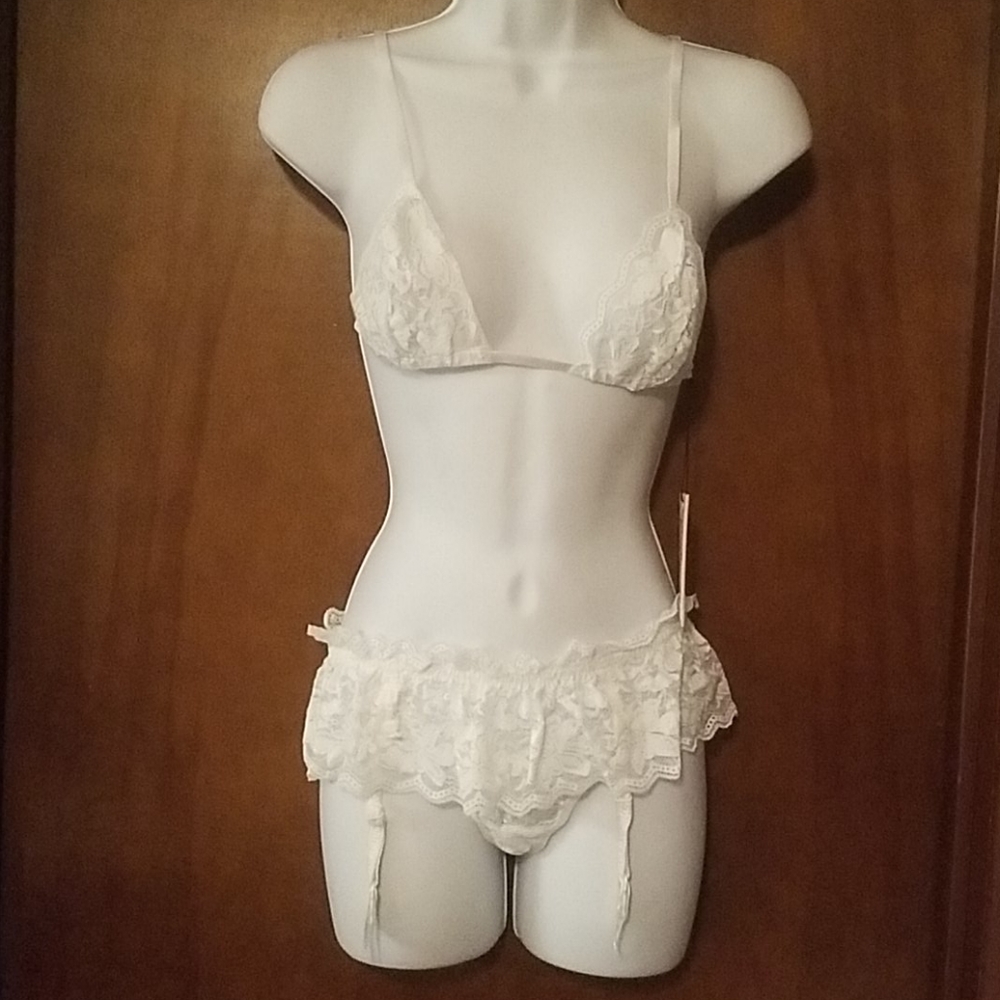 WHITE LACE THREE PIECE LINGERIE